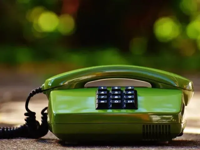phone-eighties-old-green-keys 640x480